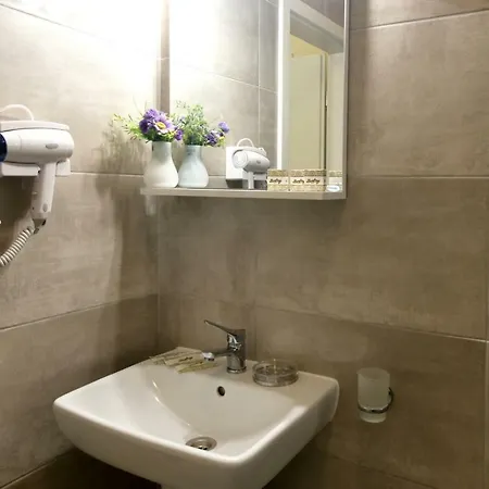 Royal בית הארחה