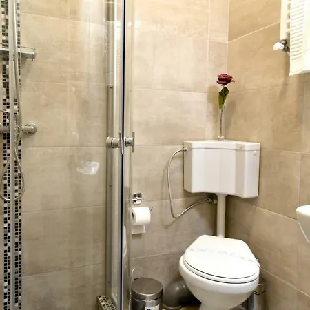 Royal בית הארחה